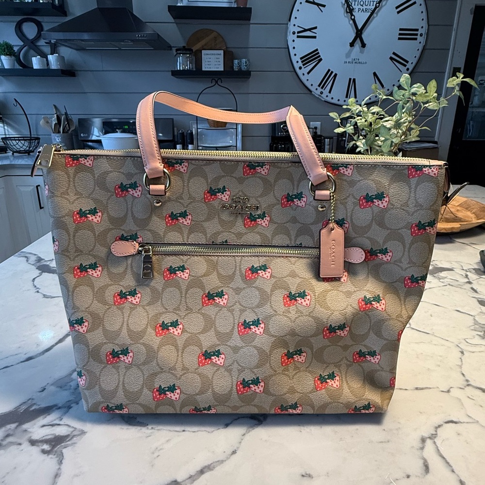 Coach Gallery Tote in Signature Canvas with Strawberry Print